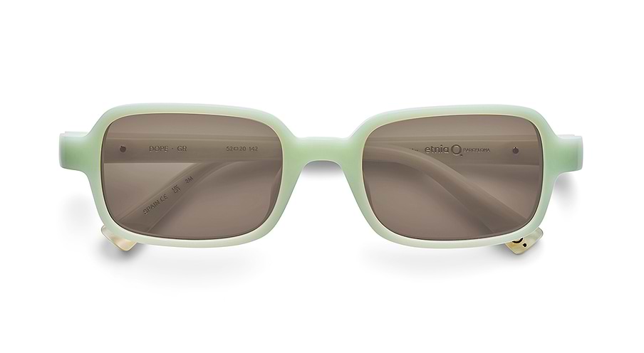 Das Bild zeigt die Sonnenbrille DOPE GR von der Marke Etnia Barcelona in grün.